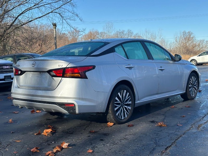 2023 Nissan Altima SV photo 3