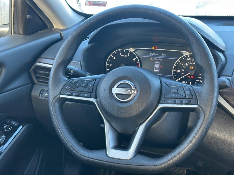 2023 Nissan Altima SV photo 12