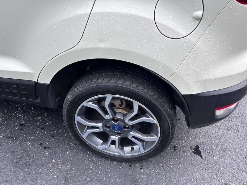 Ford EcoSport Vehicle Image 06