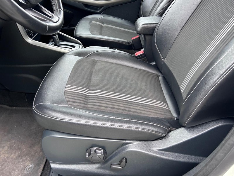 Ford EcoSport Vehicle Image 18