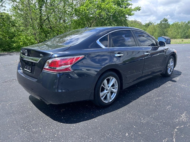 Nissan Altima Vehicle Image 03