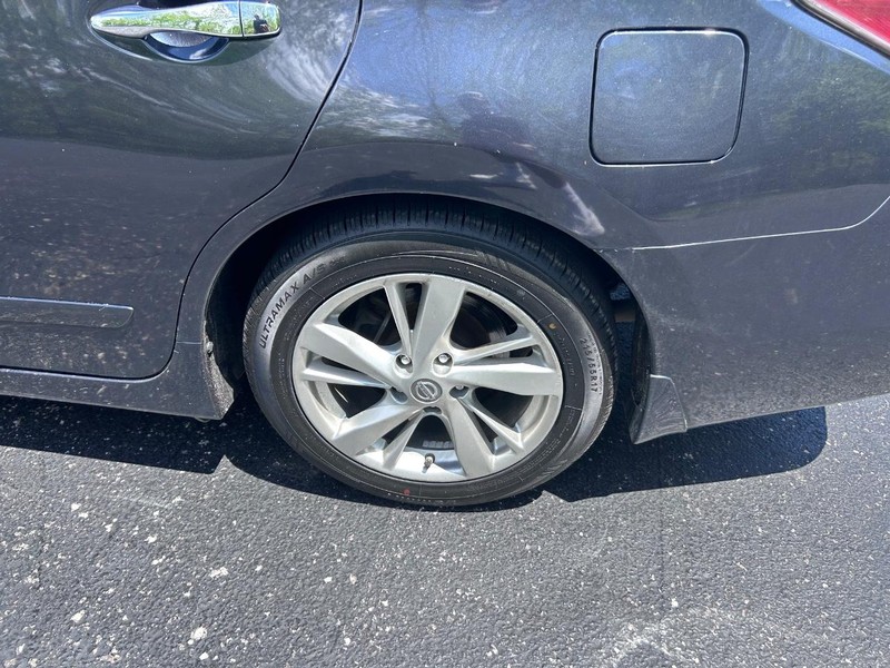 Nissan Altima Vehicle Image 06