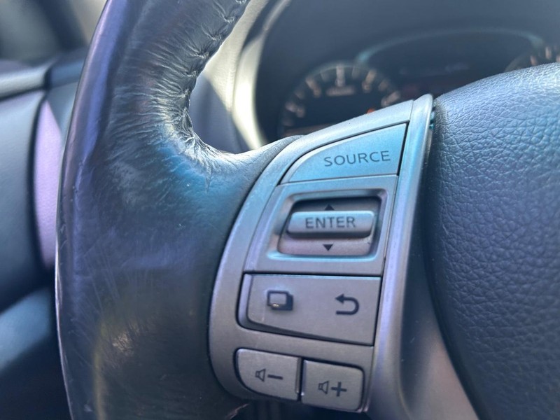 Nissan Altima Vehicle Image 11