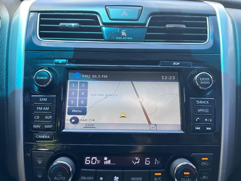 Nissan Altima Vehicle Image 13