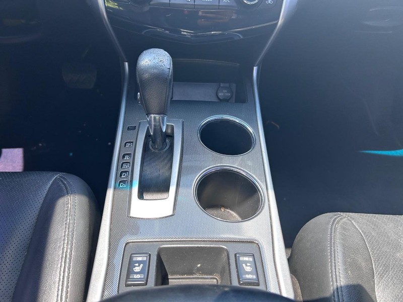 Nissan Altima Vehicle Image 15