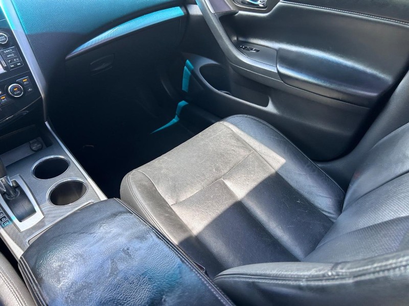 Nissan Altima Vehicle Image 16