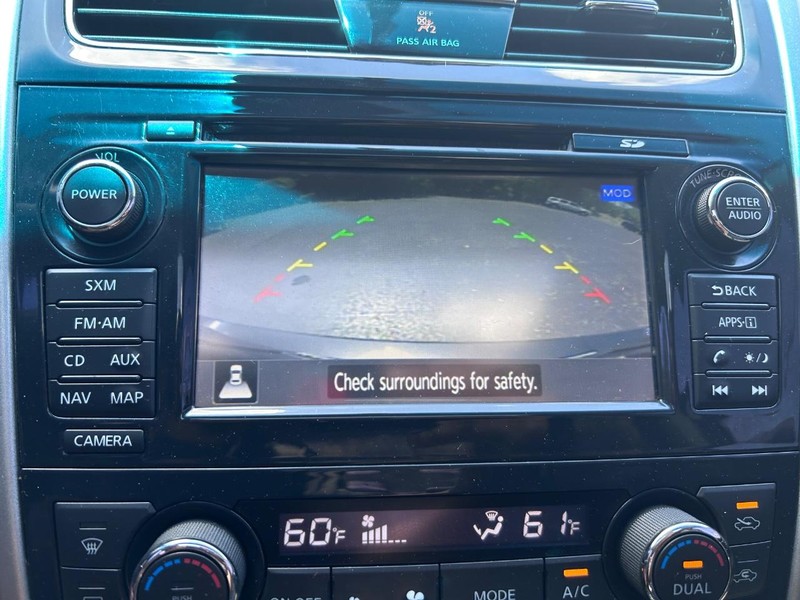 Nissan Altima Vehicle Image 20