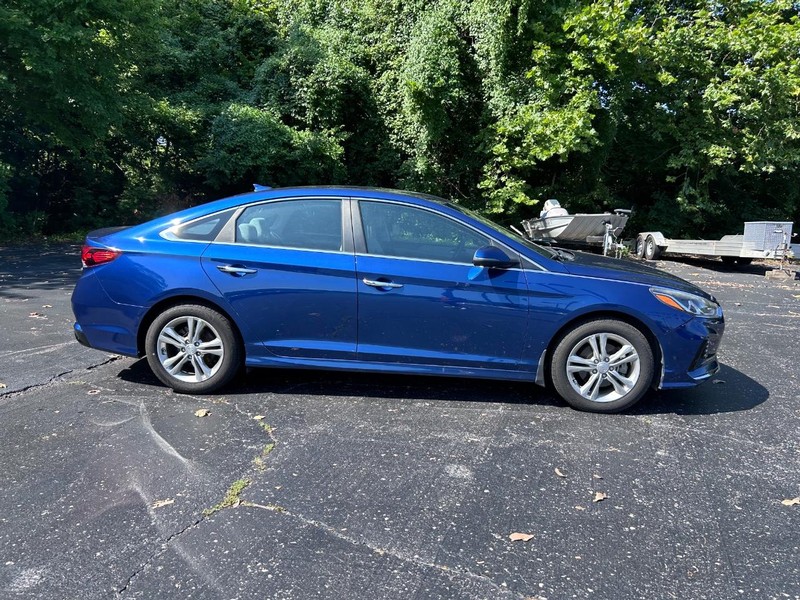 Hyundai Sonata Vehicle Image 02