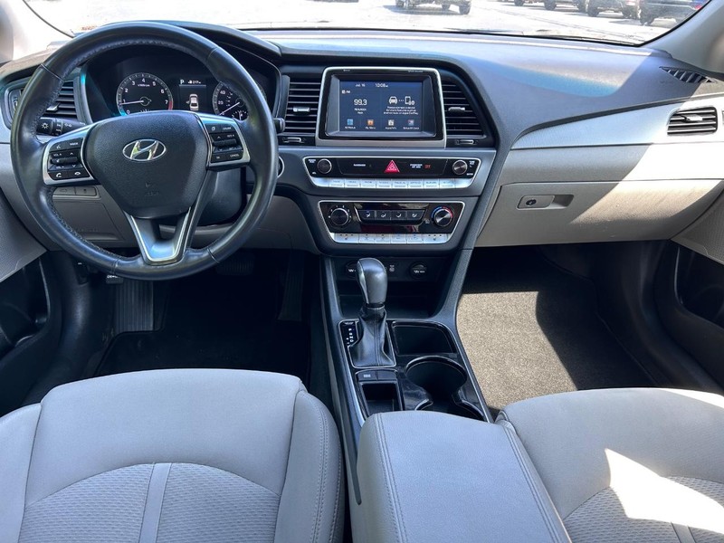 Hyundai Sonata Vehicle Image 10