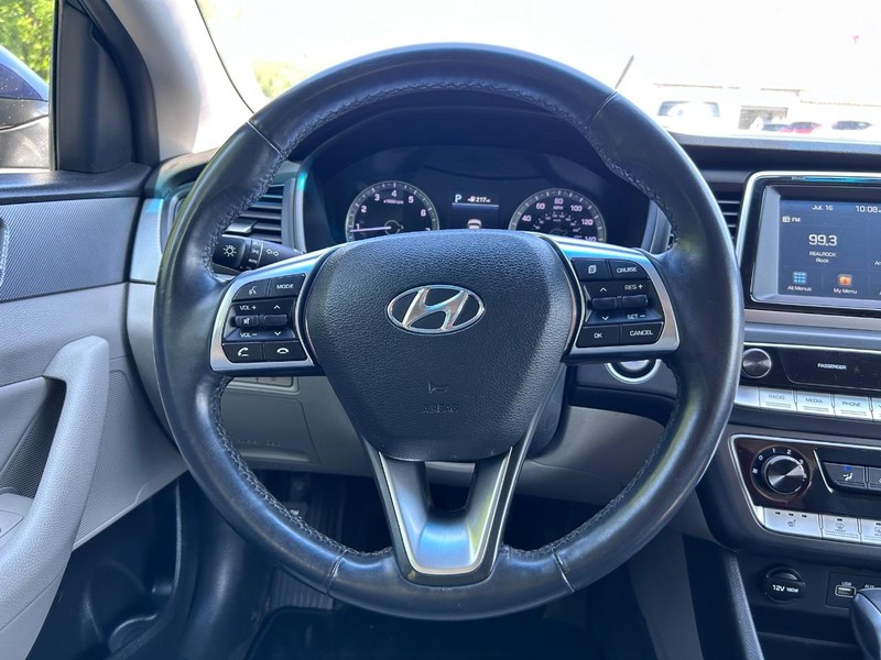 Hyundai Sonata Vehicle Image 11