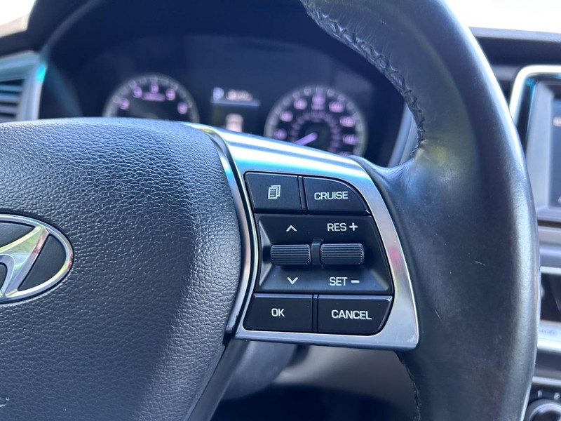 Hyundai Sonata Vehicle Image 13