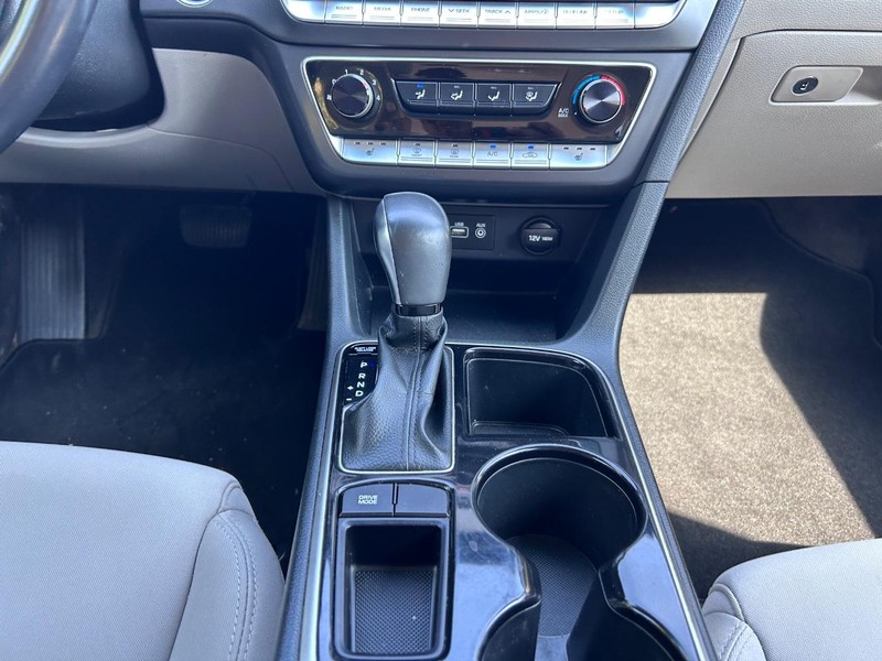 Hyundai Sonata Vehicle Image 16