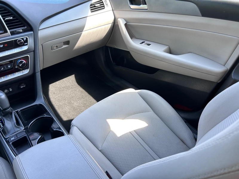 Hyundai Sonata Vehicle Image 17