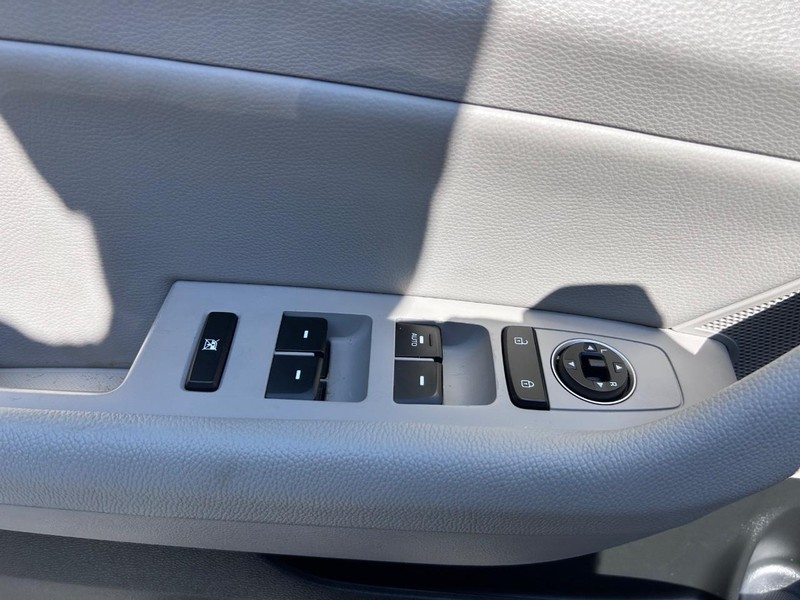 Hyundai Sonata Vehicle Image 18