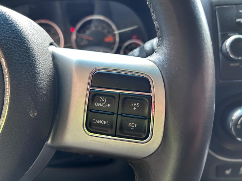 Jeep Compass Vehicle Image 11