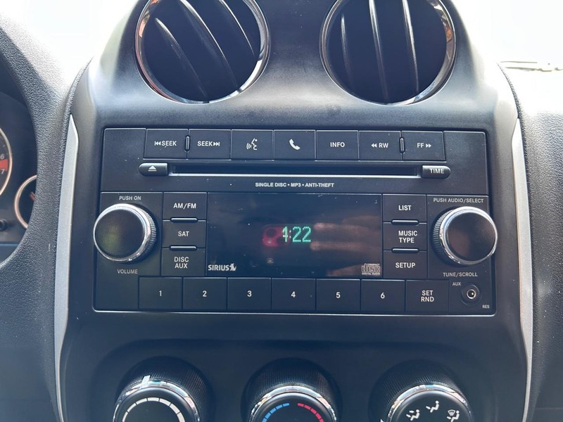 Jeep Compass Vehicle Image 12