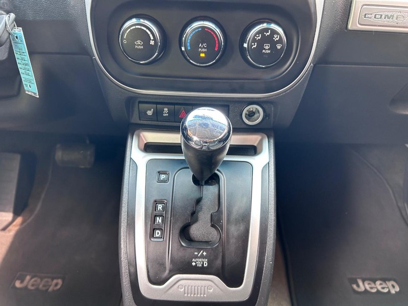 Jeep Compass Vehicle Image 14