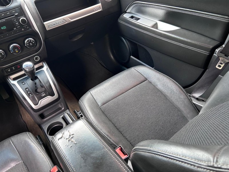 Jeep Compass Vehicle Image 15