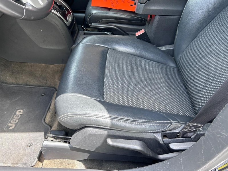 Jeep Compass Vehicle Image 17