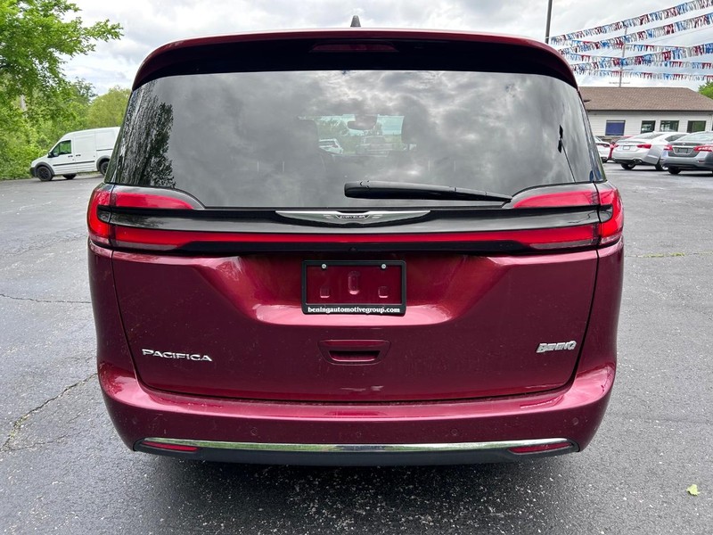 Chrysler Pacifica Vehicle Image 04