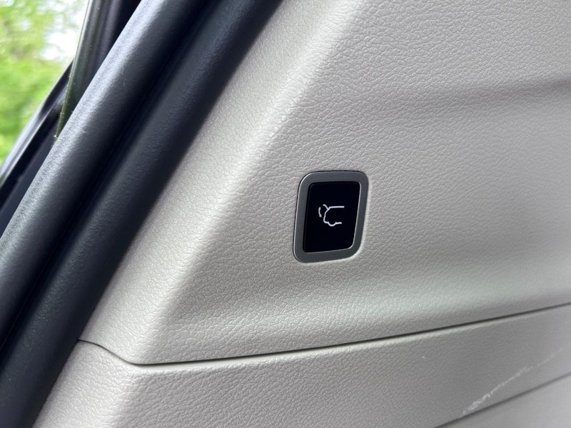 Chrysler Pacifica Vehicle Image 06