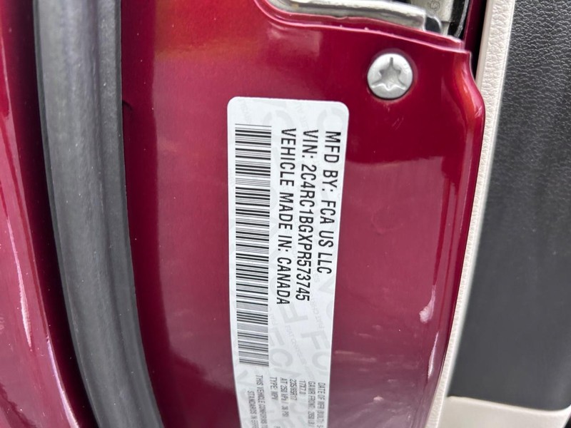 Chrysler Pacifica Vehicle Image 24