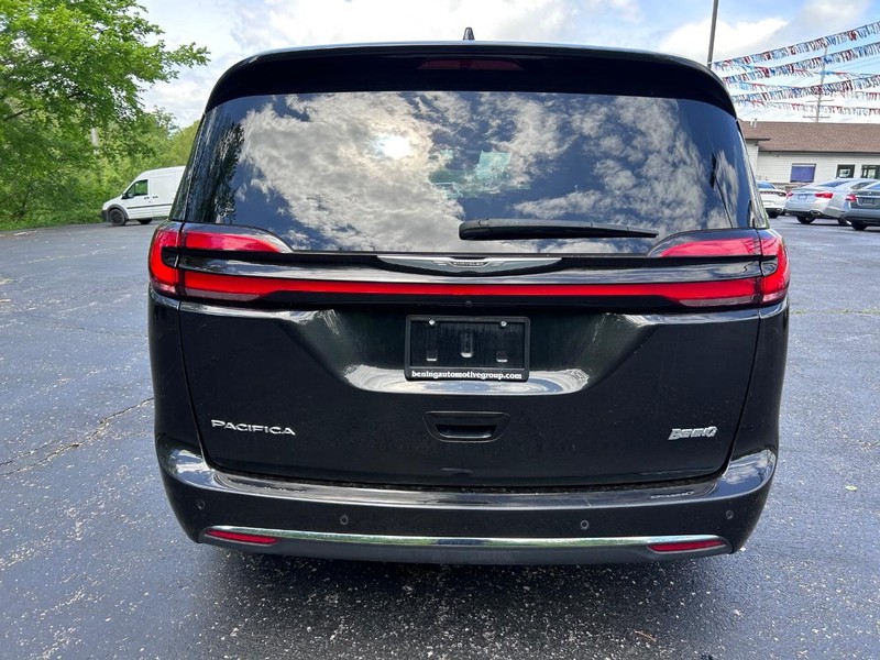 Chrysler Pacifica Vehicle Image 04