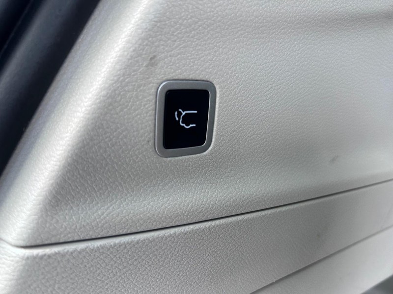 Chrysler Pacifica Vehicle Image 06
