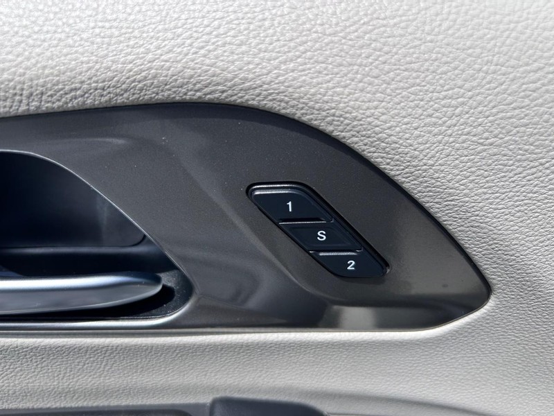 Chrysler Pacifica Vehicle Image 20