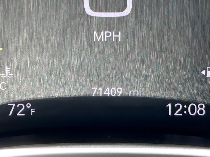 Chrysler Pacifica Vehicle Image 22