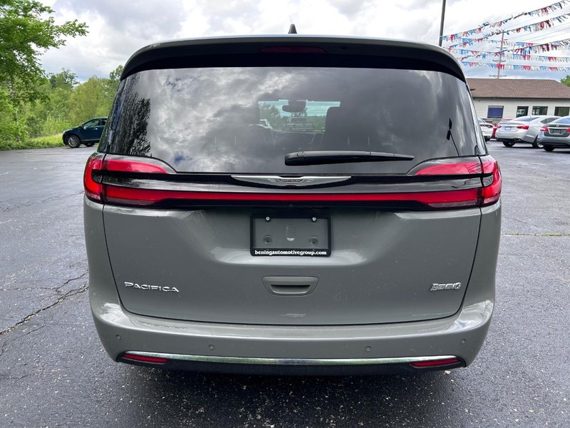 Chrysler Pacifica Vehicle Image 04