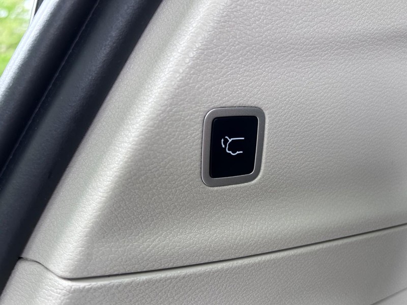 Chrysler Pacifica Vehicle Image 06