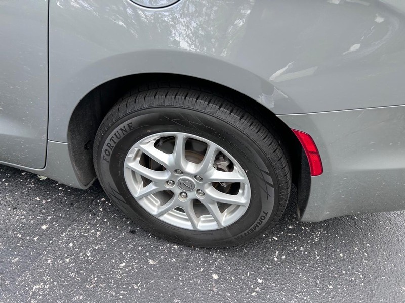 Chrysler Pacifica Vehicle Image 07