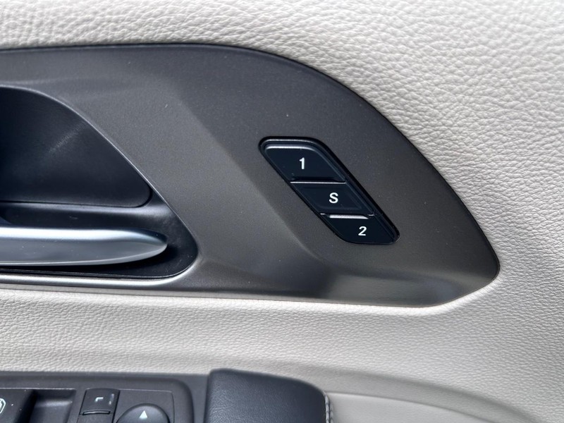 Chrysler Pacifica Vehicle Image 20