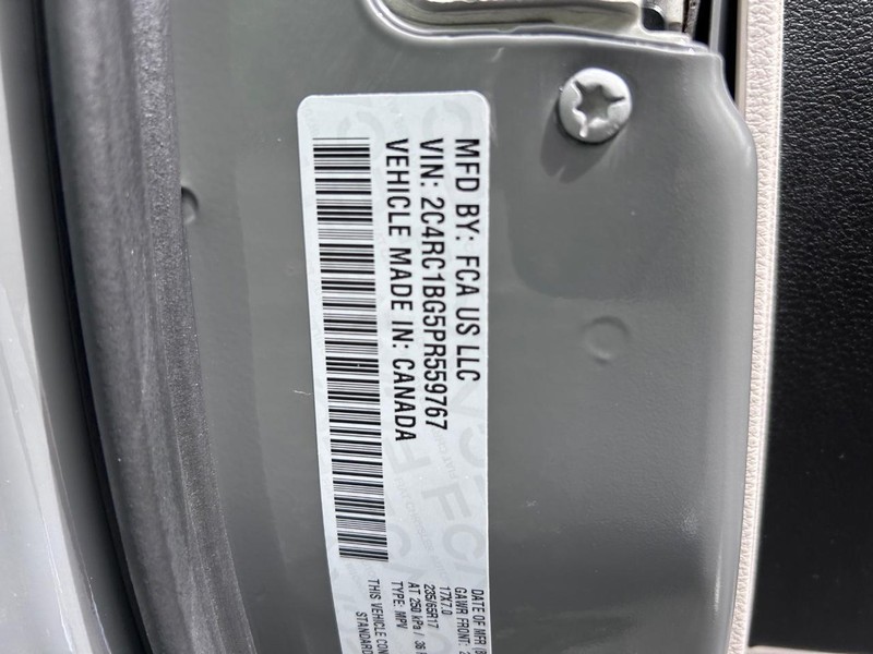 Chrysler Pacifica Vehicle Image 24