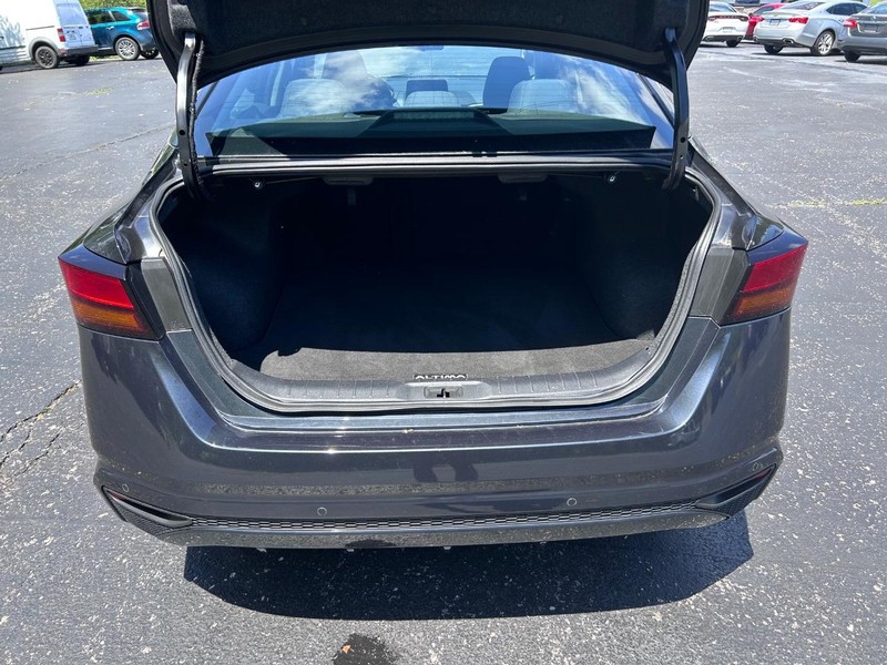 Nissan Altima Vehicle Image 05