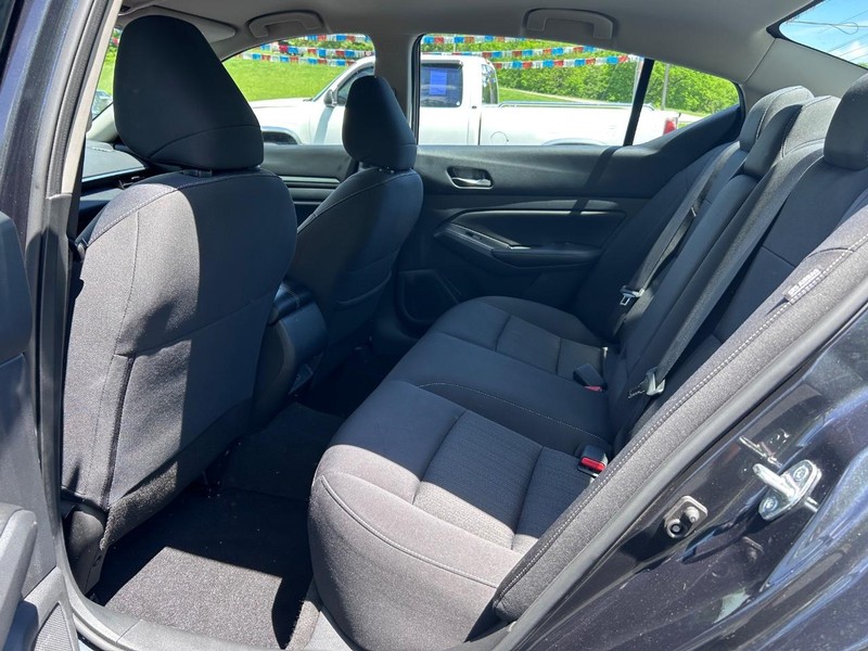Nissan Altima Vehicle Image 07