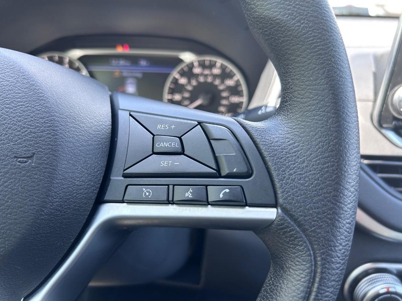 Nissan Altima Vehicle Image 11