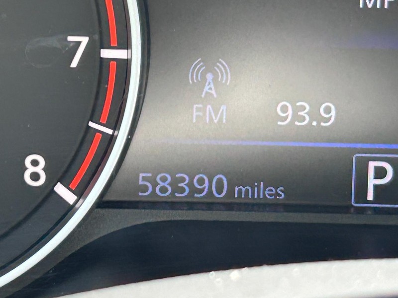 Nissan Altima Vehicle Image 18