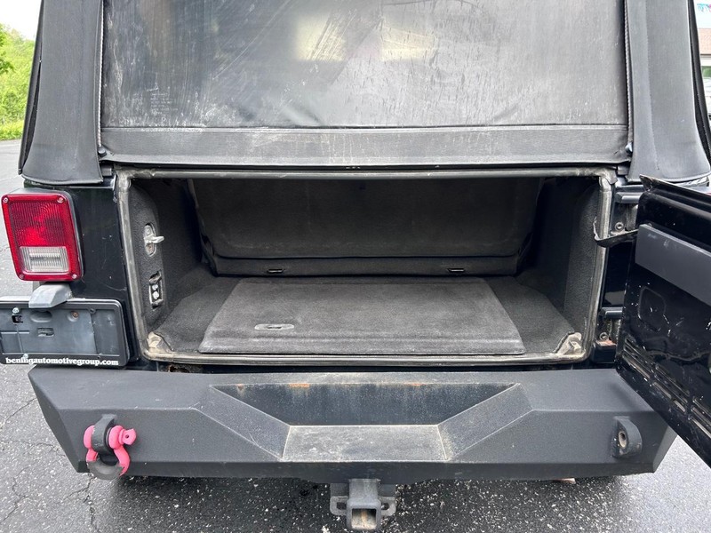 Jeep Wrangler Vehicle Image 04