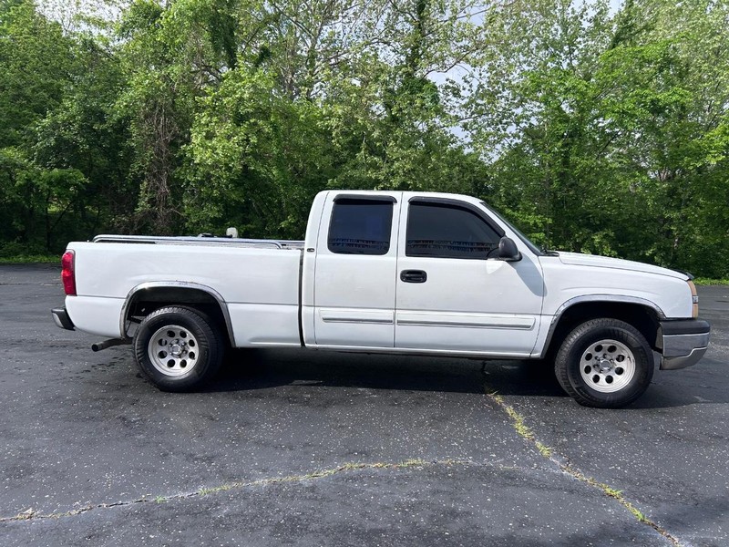Chevrolet Silverado 1500 Vehicle Image 02