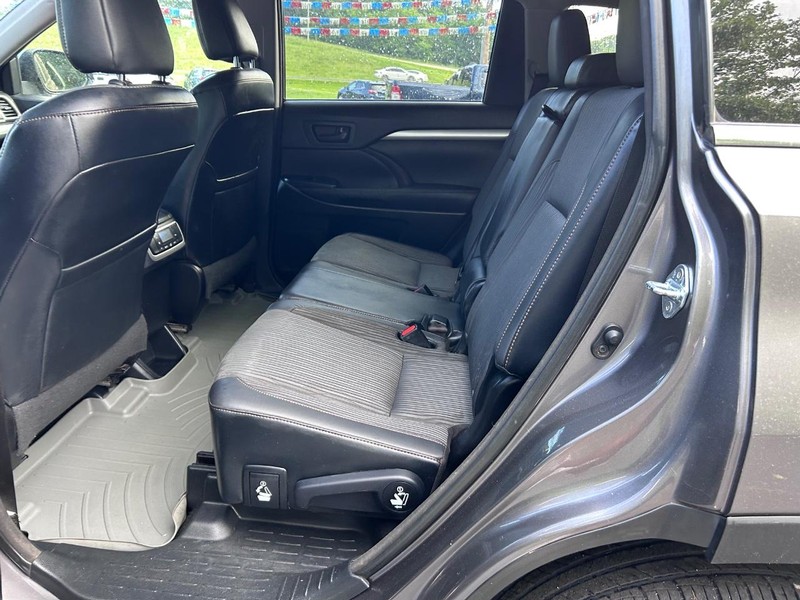Toyota Highlander Vehicle Image 09