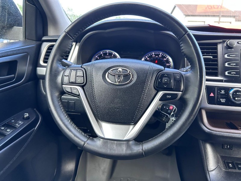 Toyota Highlander Vehicle Image 12