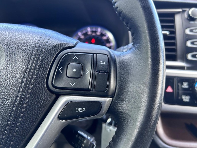 Toyota Highlander Vehicle Image 14