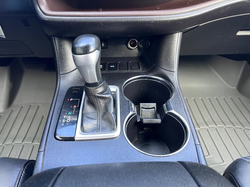 Toyota Highlander Vehicle Image 17