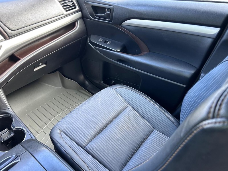 Toyota Highlander Vehicle Image 18