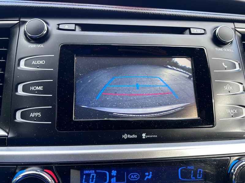 Toyota Highlander Vehicle Image 22
