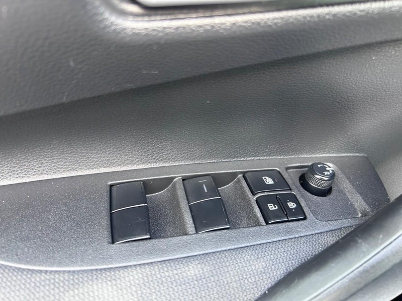 Toyota Corolla Vehicle Image 16