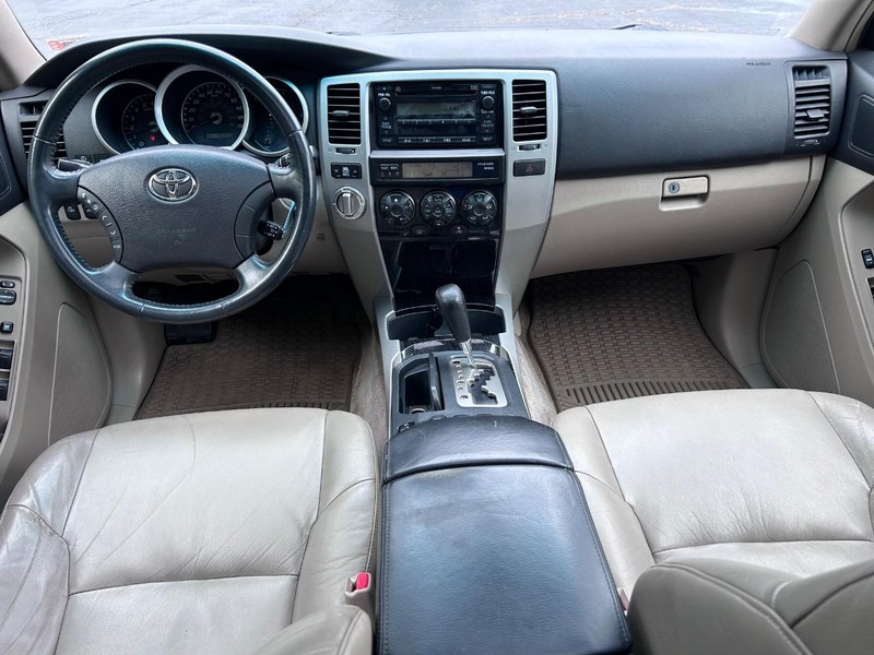 Toyota 4Runner Vehicle Image 09