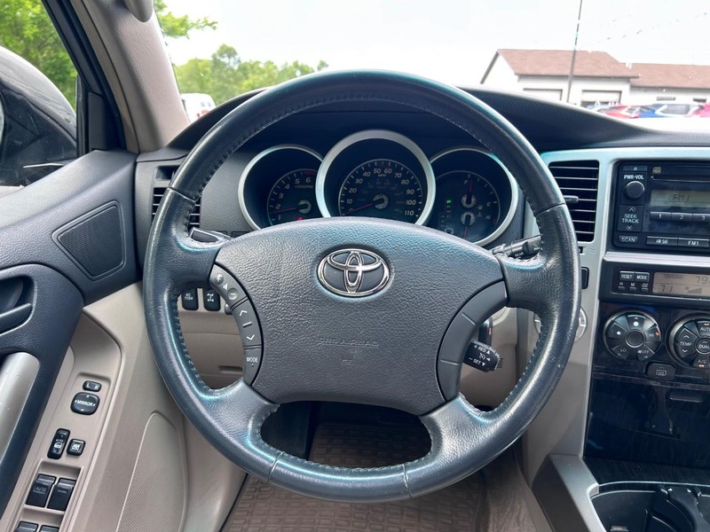 Toyota 4Runner Vehicle Image 10